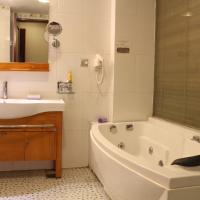 Двухместный (Двухместный номер Делюкс с 1 кроватью и балконом) отеля A25 Hotel 45 Phan Chu Trinh, Ханой