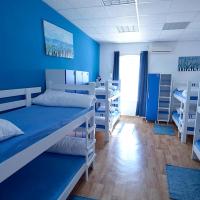 Номер (Кровать в общем номере для мужчин и женщин с 8 кроватями и видом на море) хостела Hostel Fun, Риека