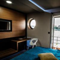 Двухместный (Double Room Danube with Balcony) отеля Botel Dunajský Pivovar, Братислава