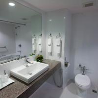 Двухместный (Улучшенный двухместный номер с 1 кроватью или 2 отдельными кроватями) курортного отеля Patong Resort, Пхукет