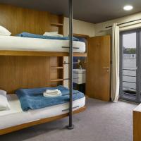 Двухместный (Twin Room Danube with Balcony) отеля Botel Dunajský Pivovar, Братислава