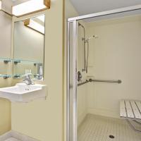 Двухместный (Номер с кроватью размера "queen-size", с доступом для лиц с ограниченными возможностями, для некурящих.) мотеля Travelodge by Wyndham Presidio San Francisco, Сан-Франциско