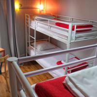 Четырехместный (Четырехместный номер с собственной ванной комнатой) хостела Arty Paris Hostel & Budget Hotel, Париж