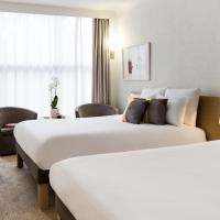 Трехместный (Улучшенный номер с 1 кроватью размера "queen-size") отеля Novotel Genève Centre, Женева