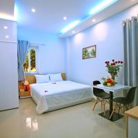 Студио (Улучшенные двухместные апартаменты с 1 кроватью и окном) апартаментов An Phu Gia Apartment, Нячанг