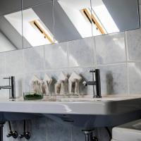 Четырехместный (Четырехместный номер с ванной) отеля Hotel Širák, Мост (Устецкий край)