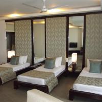 Трехместный (Трехместный номер Делюкс) отеля The Tourmaline, Канди