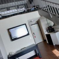 Сьюит (Loft King Suite - Non-Smoking) отеля Ramada Plaza by Wyndham West Hollywood Hotel & Suites, Лос-Анджелес