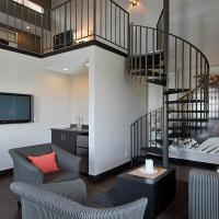 Сьюит (Spiral Loft King Suite - Non-Smoking) отеля Ramada Plaza by Wyndham West Hollywood Hotel & Suites, Лос-Анджелес