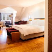Сьюит (Полулюкс Делюкс) отеля Hotel Bellevue Palace Bern, Берн