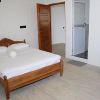 Семейный (Семейный номер Делюкс) отеля Hotel Tobiko, Тринкомали