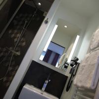 Четырехместный (Два номера расположены рядом друг с другом.) отеля Hôtel Vendome Saint-Germain, Париж