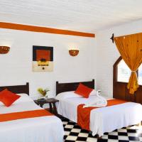 Семейный (Quadruple with Kitchenette & A/C) отеля Hotel Hacienda de Vallarta Centro, Пуэрто-Вальярта