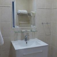 Двухместный (Улучшенный двухместный номер с 1 кроватью) отеля Hôtel Helvétique, Ницца