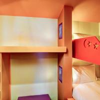 Семейный ( Семейный люкс с отдельной детской комнатой с двухъярусной кроватью, со стороны сада (крыло Palm)) курортного отеля Hotel Novotel Sharm El-Sheikh, Шарм-эль-Шейх