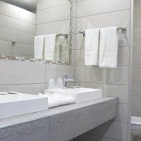 Семейный (Номер Делюкс (для 2 взрослых и 2 детей)) отеля Hôtel Helvétique, Ницца