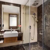 Сьюит (Junior Suite with King Bed - Non Smoking(Complimentary 20% discount on food & soft beverages in restaurant, 10% discount on spa and 2hrs early check-in & late check-out)) отеля Ramada Plaza Agra, Агра