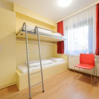 Трехместный (Трехместный номер с общей ванной комнатой) хостела Hostel Hütteldorf, Вена