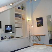 Двухместный (Двухместный номер с 1 кроватью и бесплатной парковкой) апарт-отеля A. V. Pension Praha, Прага