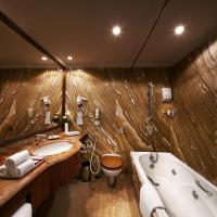 Сьюит (Maharaja One Bedroom Suite) отеля Hotel The Royal Plaza, Нью-Дели