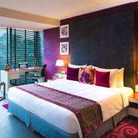 Двухместный (Deluxe King Room with Pool View with complimentary beer bucket) отеля Hard Rock Hotel Goa, Калангут