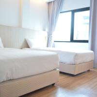 Двухместный (Бюджетный двухместный номер с 2 отдельными кроватями) хостела Rezt Bangkok, Бангкок