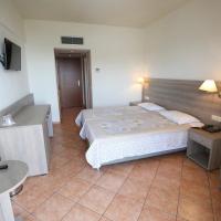 Трехместный (Трехместный номер с видом на город) отеля Oceanis Hotel, Кавала