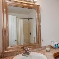 Сьюит (Люкс со спальней с кроватью размера «queen-size» — 3 кровати) отеля Ocean Lodge Santa Monica Beach Hotel, Лос-Анджелес