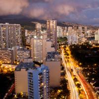 Четырехместный (Номер с кроватью размера «king-size» и видом на горы) отеля Ilikai Lite, Гонолулу