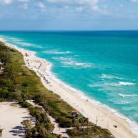 Сьюит (Люкс Legendary с кроватью размера «king-size» — Вид на океан) курортного отеля Eden Roc Miami Beach, Майами-Бич