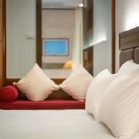 Двухместный (Premium Deluxe Double or Twin Room with Window and City View) отеля Hanoi E Central Hotel, Ханой