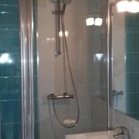 Двухместный (Двухместный номер с 1 кроватью и душем) отеля Hotel La Cote d'Emeraude, Сен-Мало