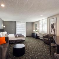 Двухместный (King Room with Mobility/Hearing Impaired Access - Non-Smoking) отеля Ramada Plaza by Wyndham West Hollywood Hotel & Suites, Лос-Анджелес