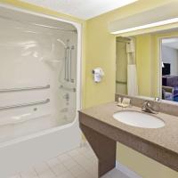 Двухместный (Номер с кроватью размера «king-size» - Подходит для гостей с ограниченными физическими возможностями - Для некурящих) отеля Days Inn by Wyndham College Park Airport Best Road, Атланта