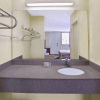 Двухместный (Double Room with Hot Tub - Non-Smoking) отеля Days Inn by Wyndham College Park Airport Best Road, Атланта