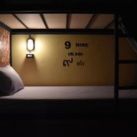 Четырехместный (Частный номер с 4 кроватями и ванной комнатой) хостела Hide Bangkok Hostel, Бангкок