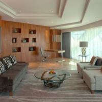 Сьюит (Представительский люкс) отеля Hyatt Capital Gate Abu Dhabi, Абу-Даби