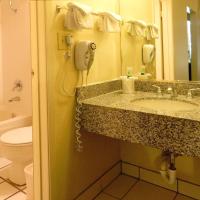 Двухместный (Стандартный номер с 2 кроватями размера «queen-size» - Для некурящих) отеля Mardi Gras Hotel & Casino, Лас-Вегас