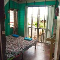 Двухместный (Двухместный номер с 1 кроватью, вентилятором и общей ванной комнатой) гостевого дома New Phiman Riverview Guesthouse, Бангкок