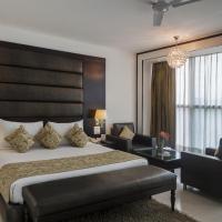 Семейный (Family Room with Airport Drop, 20% discount on food and soft beverage) отеля Hotel Shanti Palace & Spa, Нью-Дели