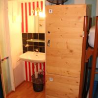 Номер (Budget Bed in 6-Bed Mixed Dormitory Room) хостела Oldtown Hostel Otter, Цюрих