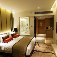 Двухместный (Premium King Room with one way airport transfer, 25% discount on Food and soft beverage,1+1 Happy hours) отеля Pride Plaza Hotel, Aerocity New Delhi, Нью-Дели