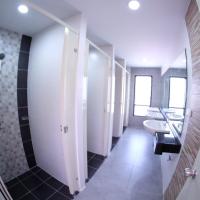 Семейный (Семейный номер (для 6 взрослых) с общей ванной комнатой) хостела Hide Bangkok Hostel, Бангкок