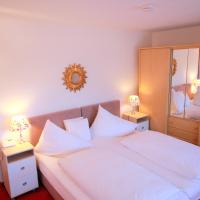 Апартаменты (Улучшенные апартаменты с 2 спальнями и балконом) отеля Hotel Sonnenhof Bed & Breakfast, Инсбрук