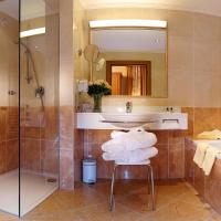 Сьюит (Улучшенный полулюкс с балконом) отеля Das Pfandler Hotel, Визинг