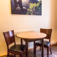 Трехместный (Трехместный номер с собственной ванной комнатой вне номера) хостела Euro Youth Hotel Munich, Мюнхен