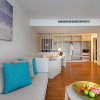 Сьюит (Полулюкс с кроватью размера "king-size" и балконом) отеля Pullman Phuket Panwa Beach Resort, Пхукет