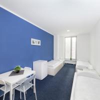 Трехместный (Стандартный трехместный номер с общей ванной комнатой) хостела Letov, Прага