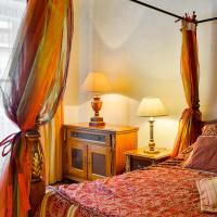 Сьюит (Люкс с кроватью размера «king-size» и видом на улицу) апарт-отеля Bijou de Prague, Прага