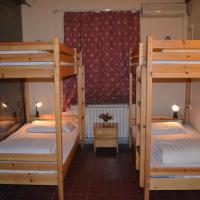 Четырехместный (Mainland Chinese Citizen Only - Quadruple Room with Public Bathroom) хостела Qian Men Hostel, Пекин